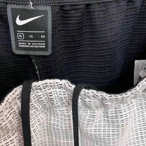 Nike men's XL joggers w/variegated pattern in black and off white (not cream)